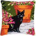Котенок среди цветов Набор для вышивания подушки Vervaco
