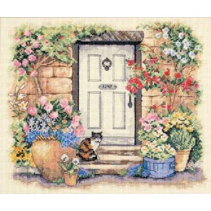 Котенок у двери в саду 35233 Набор для вышивания Dimensions ( Дименшенс )