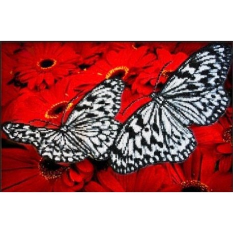 Бабочки на красном Набор для частичной вышивки бисером Паутинка