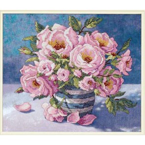 Розы в полосатой вазе 03234 Набор для вышивания Dimensions ( Дименшенс )