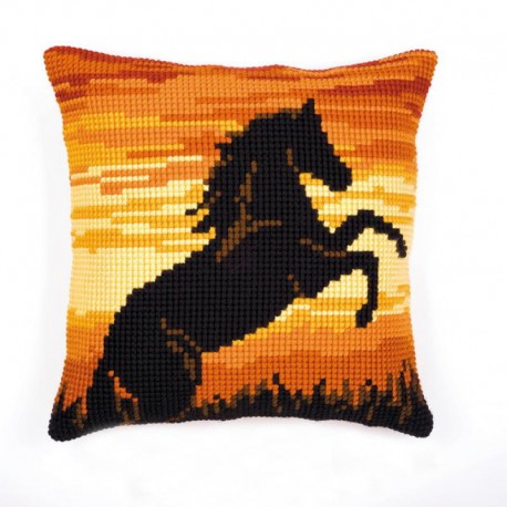 Лошадь на закате Набор для вышивания подушки VERVACO