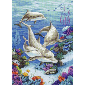 Фрагмент вышитой работы Семья дельфинов 03830 Набор для вышивания Dimensions ( Дименшенс )
