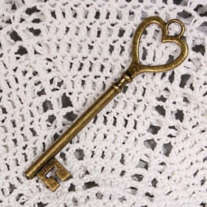 Ключик с сердцем 84х23мм Подвеска металлическая для скрапбукинга, кардмейкинга Scrapberry's